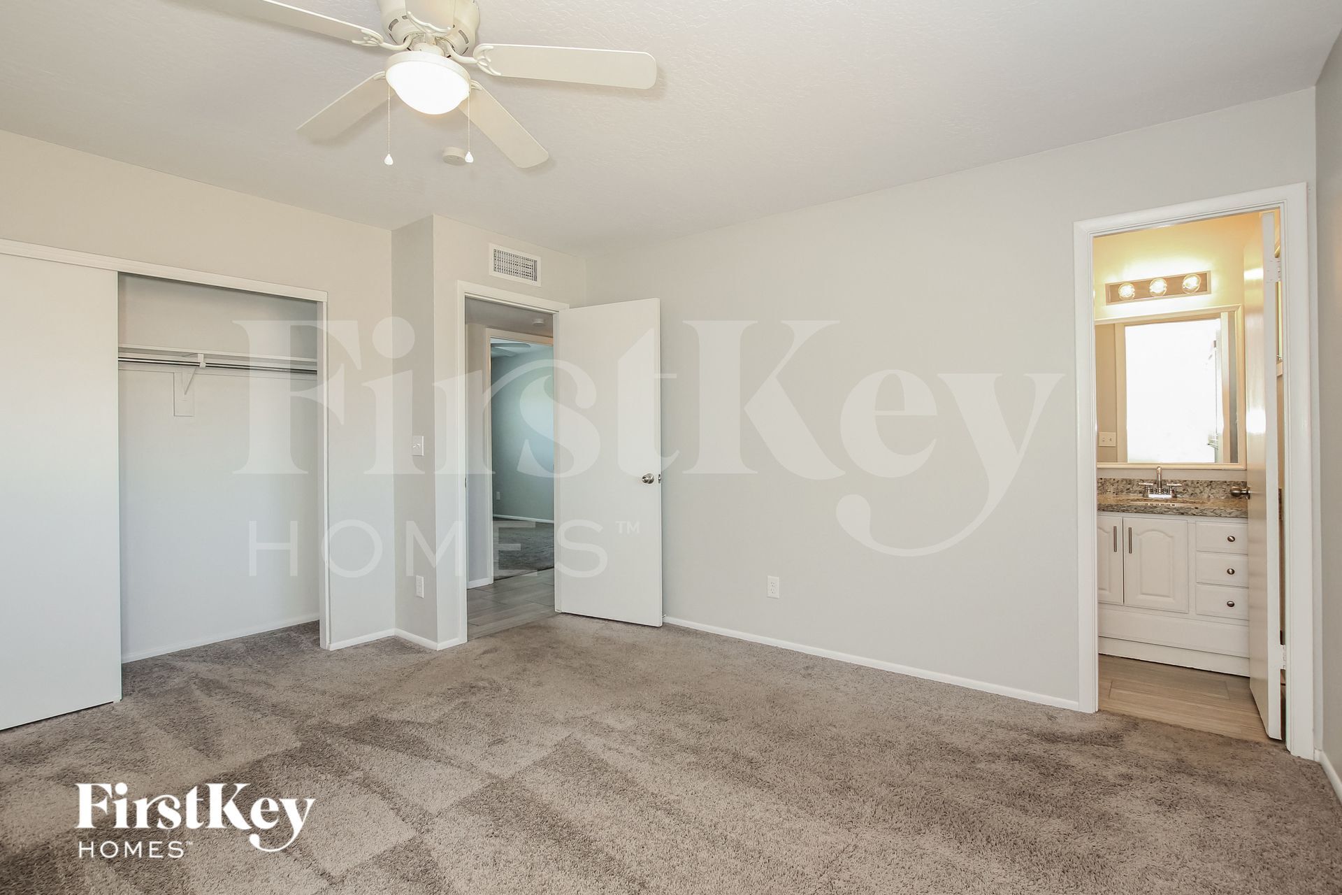 Building Photo - 3940 W Solano Dr S