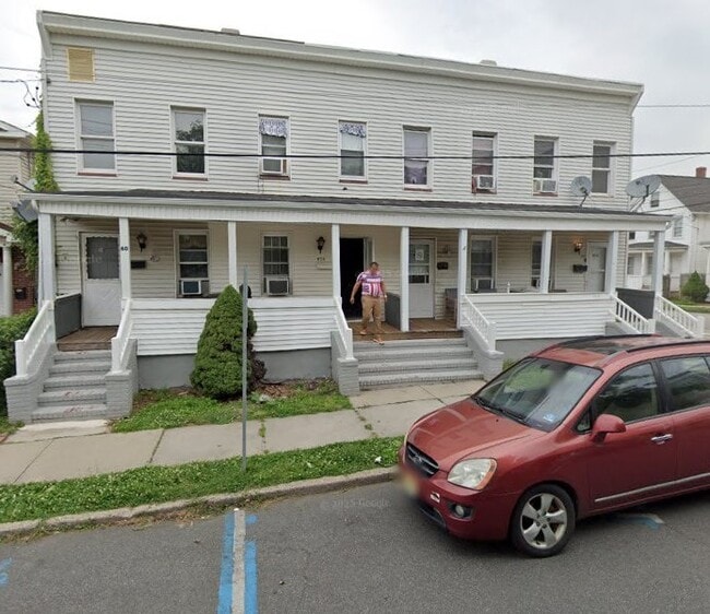 Building Photo - 62 Larch St