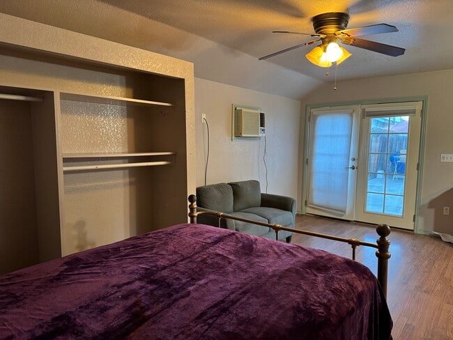 Building Photo - 555 E Simpson Ave