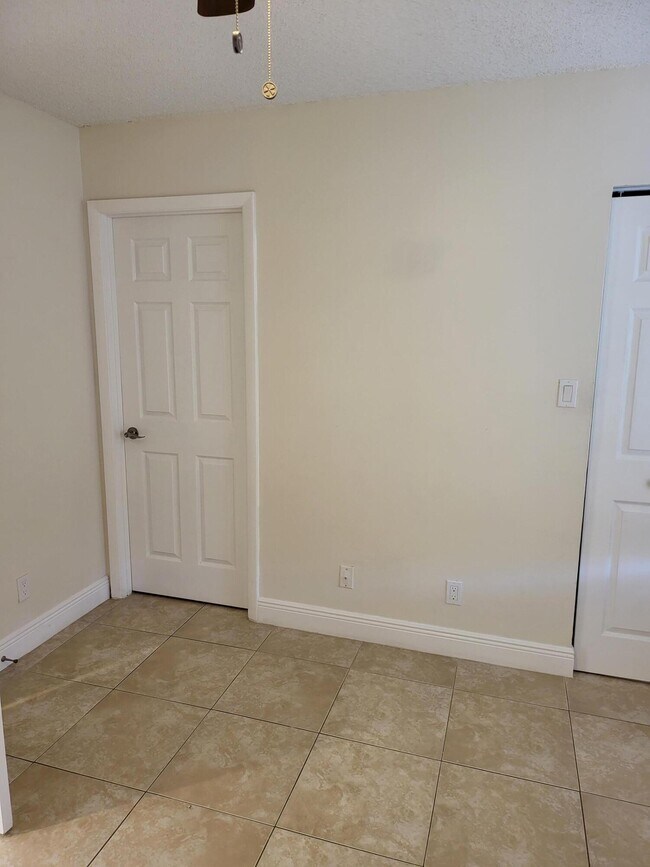 Building Photo - 1138 Coral Club Dr