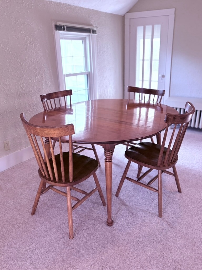 Spacious dining room - 1318 State St