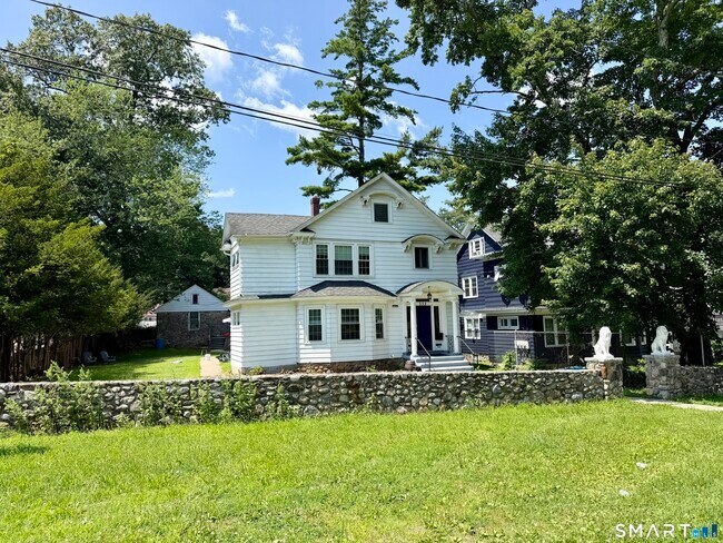 Building Photo - 332 Robbins St