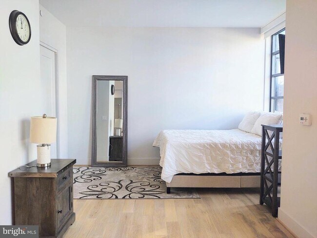 Building Photo - 45 Sutton Square SW