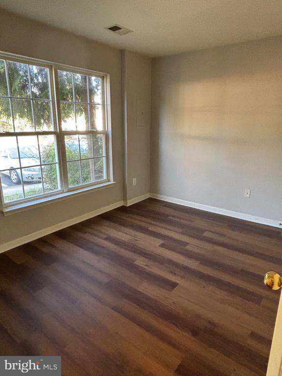 Building Photo - 802 Pendleton Ln