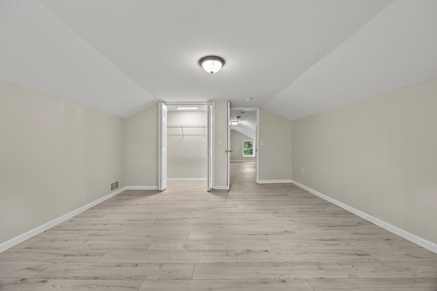 Building Photo - 20 School St