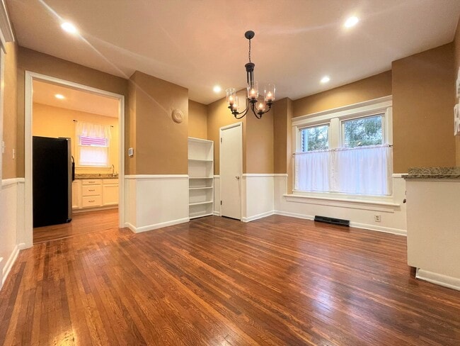 Building Photo - 381 Alden Ave