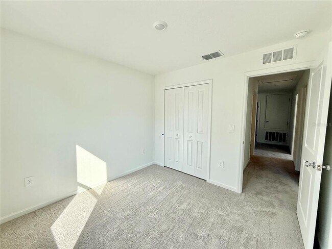 Building Photo - 3783 NE 30th Ter