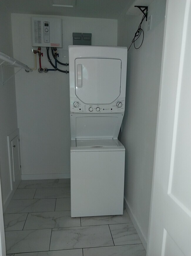 Building Photo - 2903 Elmore Rd SW