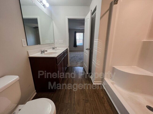 Building Photo - 1417 Demila Dr