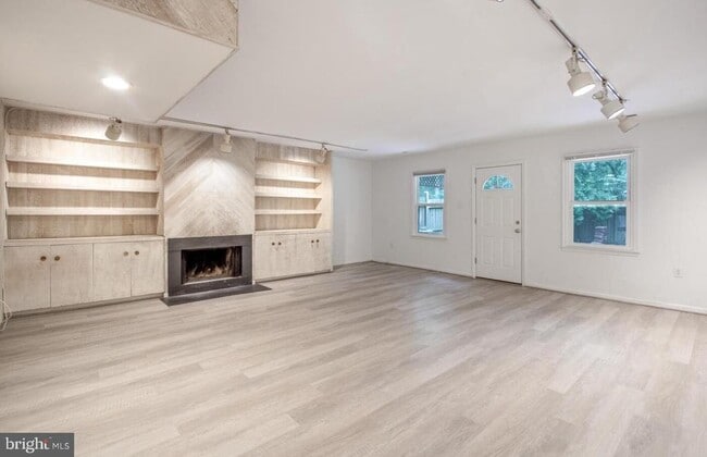 Building Photo - 7862 Heatherton Ln