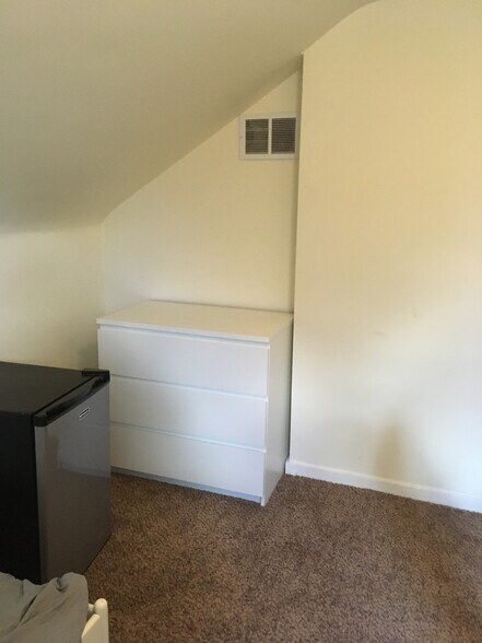 Building Photo - 5459 Fair Oaks St