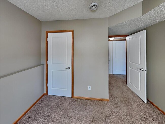 Building Photo - 5106 Farnham Dr N