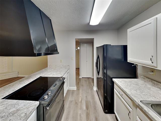 Building Photo - 2350 Honeycomb Ct