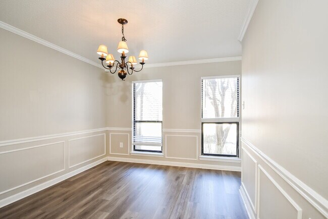 Building Photo - 8685 Rhonda Cir S