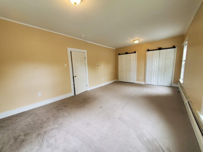 Building Photo - 526 Canaan St
