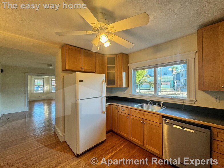 Building Photo - 881 Broadway