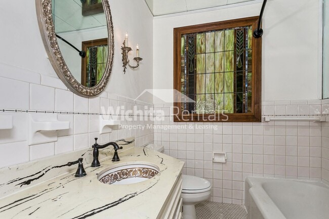 Building Photo - Large 3 bed 2 bath North Riverside Home