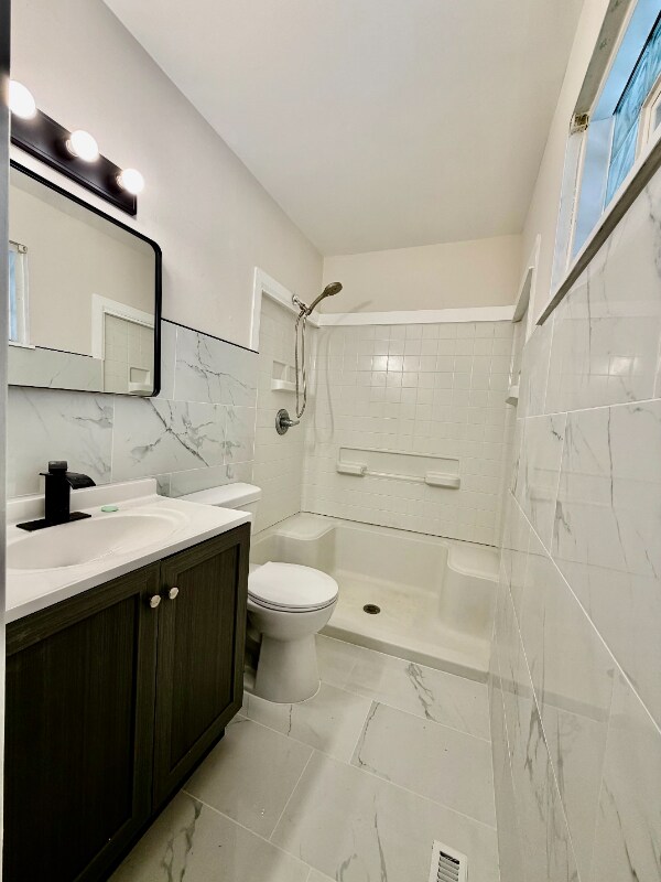 Building Photo - 3011 Peterson St