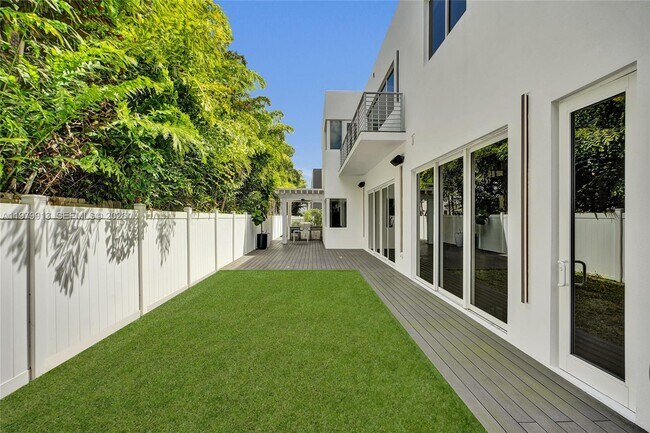 Building Photo - 10223 NW 75th Terrace