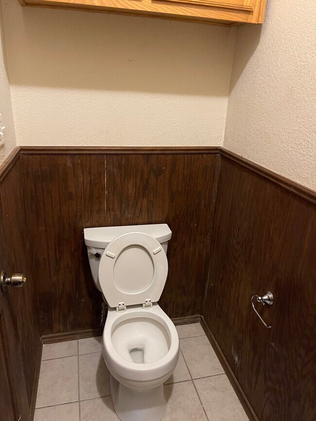 Building Photo - 15500 University Dr