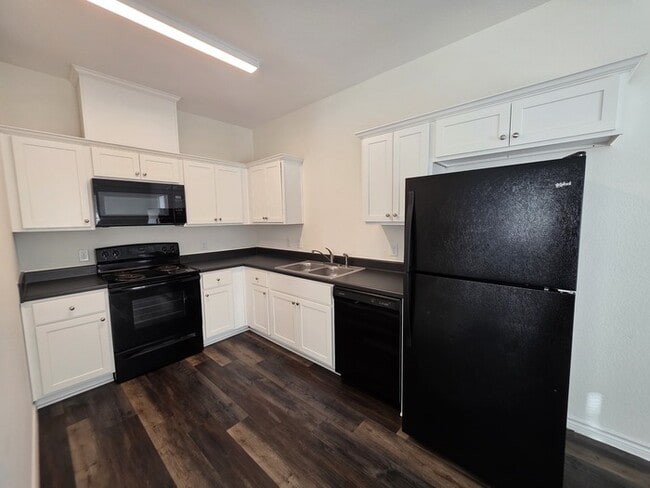 Building Photo - 6306 Lacey Oak Dr