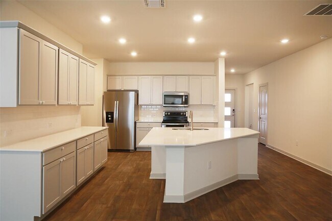 Building Photo - 3113 Bragg Pl