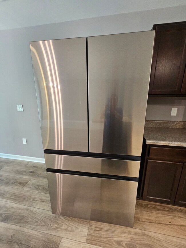 Building Photo - Well Maintained Home  Built in 2019
