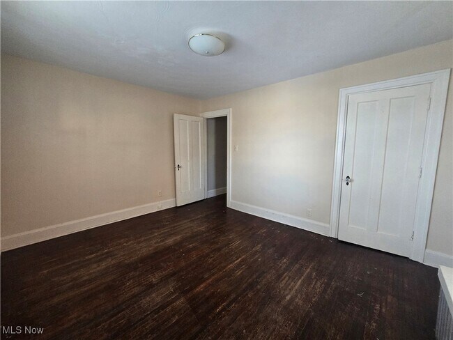 Building Photo - 1617 Maple Ave