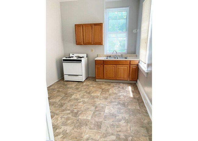 Building Photo - 3210 Bishop St