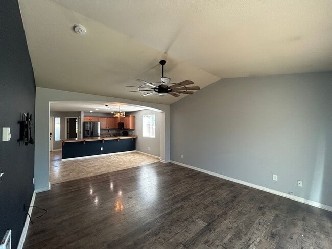 Building Photo - Gorgeous 3 BD, 2 BA House with 1 Car garag...