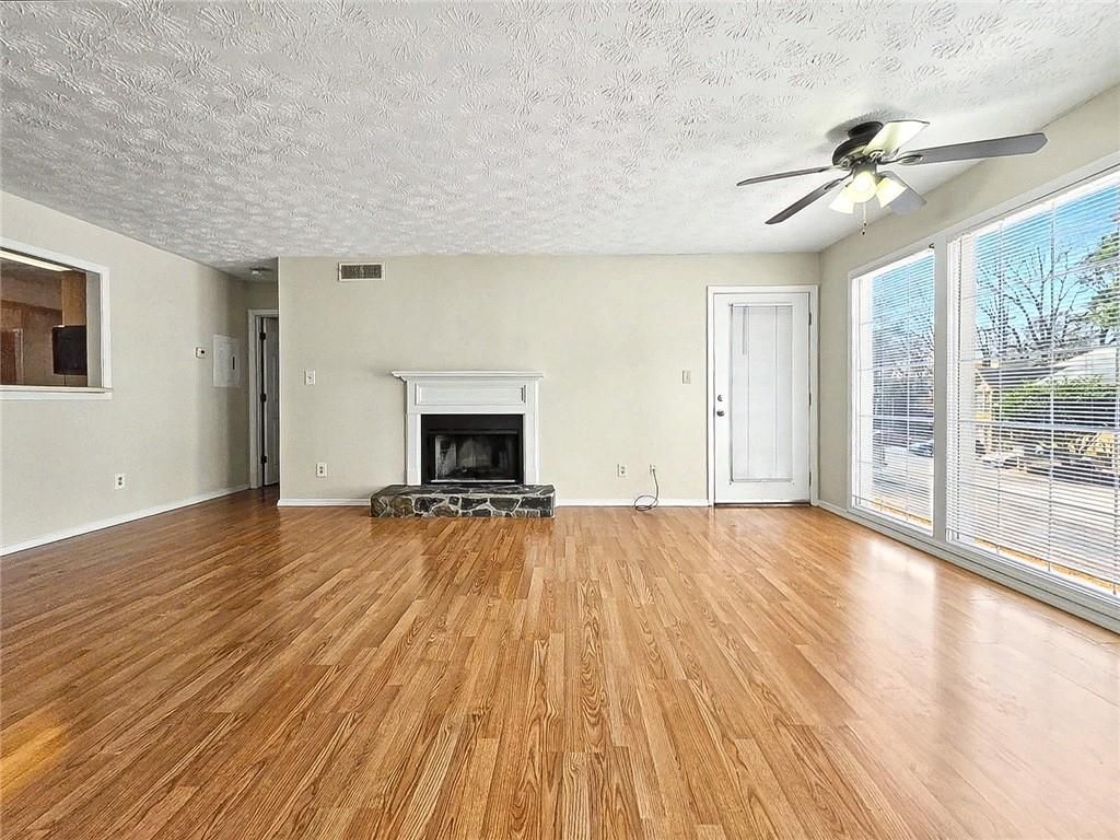 Building Photo - 1702 Country Park Dr