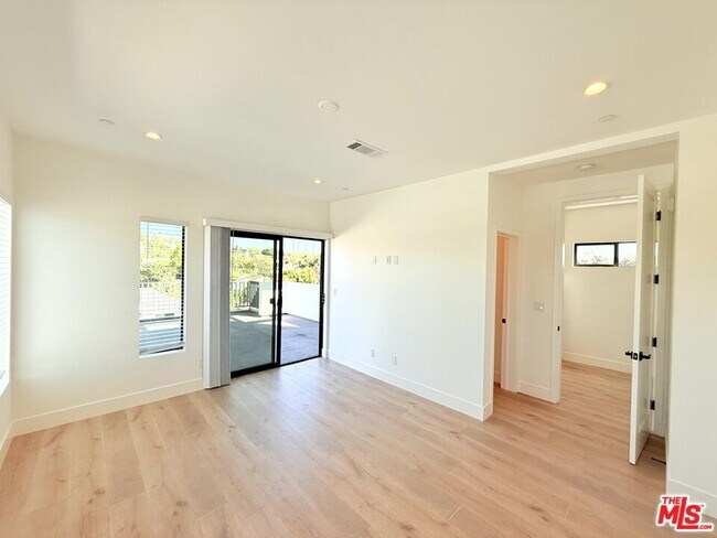 Building Photo - 3414 London St