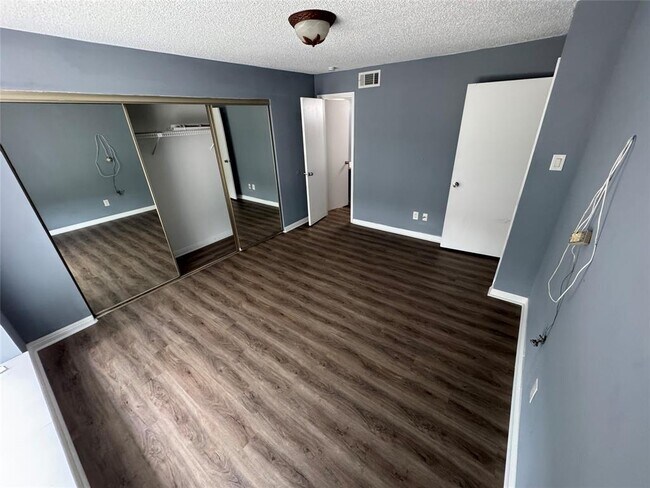 Building Photo - 12100 Overbrook Ln