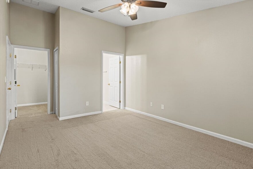 Building Photo - 7043 Deer Lodge Cir