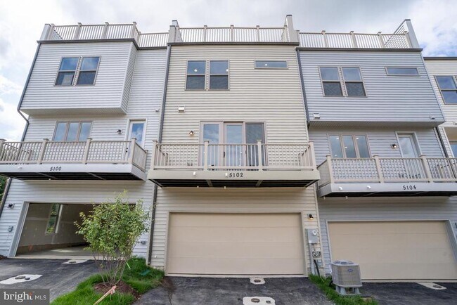 Building Photo - 5102 Oakmoore Dr