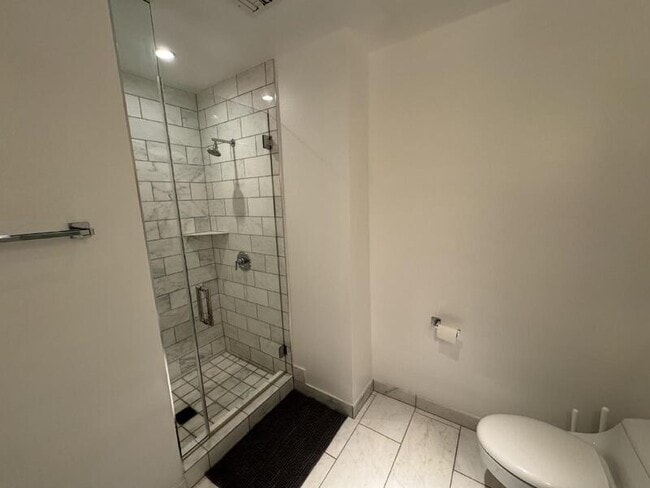 Building Photo - 4471 Dean Martin Dr