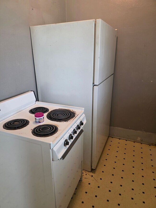 Building Photo - 536 E Center St