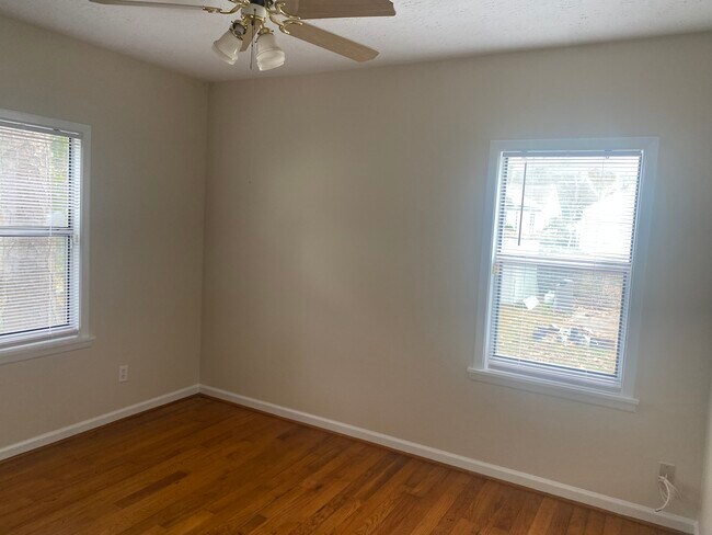 Building Photo - 940 East Lake Dr