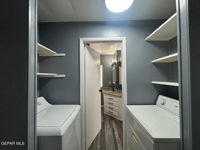 Building Photo - 228 Territory Dr