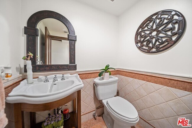 Building Photo - 24409 Voltara Ct