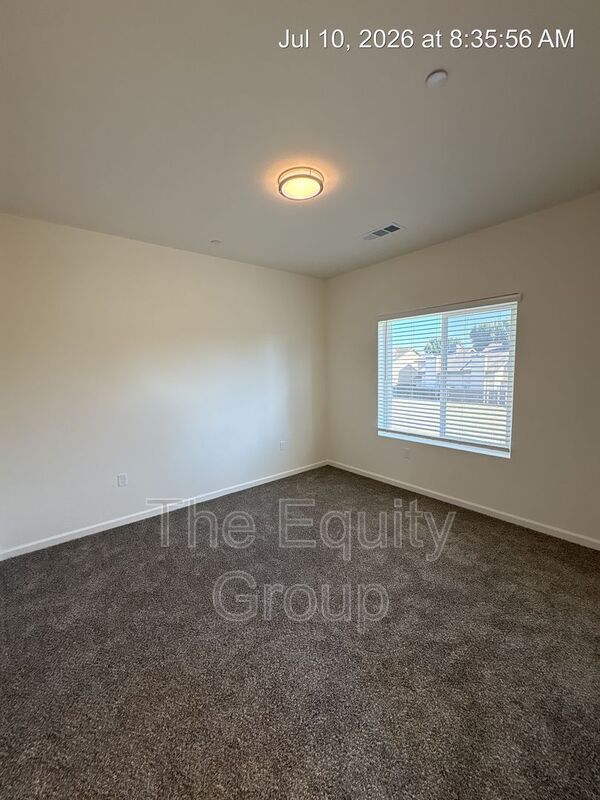 Building Photo - 723 S Pinkham St