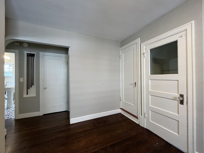 Building Photo - Stunning Rose City Park 5BD 2BA Home with Gas Fireplace Updated Finishes, Air Conditioning & Laun...