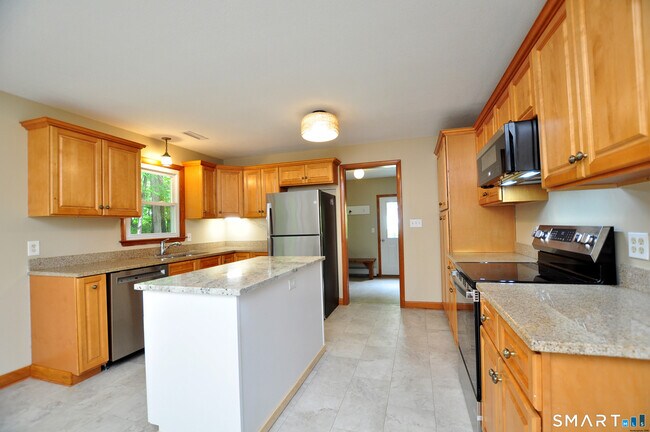Building Photo - 84 Holcomb St