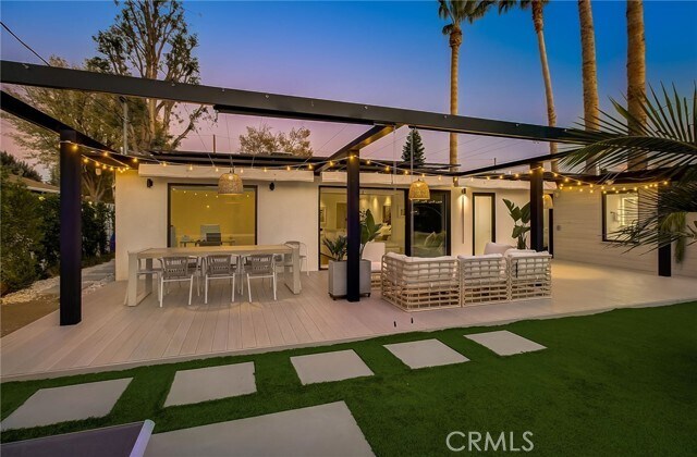 Building Photo - 8161 Encino Ave