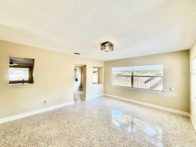 Building Photo - 2918 10th Ave N