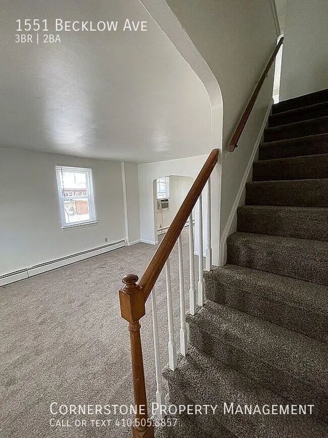 Building Photo - 3 beds | 1.5 baths | $1499 | 1551 Becklow ...