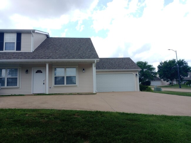 Primary Photo - 1724 Louise Cir