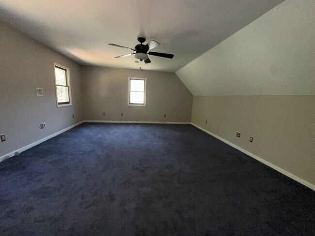Building Photo - 4 Bed 2.5 Bath 2 Car Garage Colonial Chesterfield/Deer Run Area