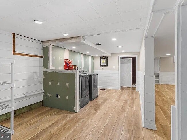 Building Photo - 600 Maple Ave