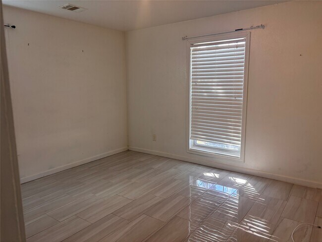 Building Photo - 1310 Harris Way